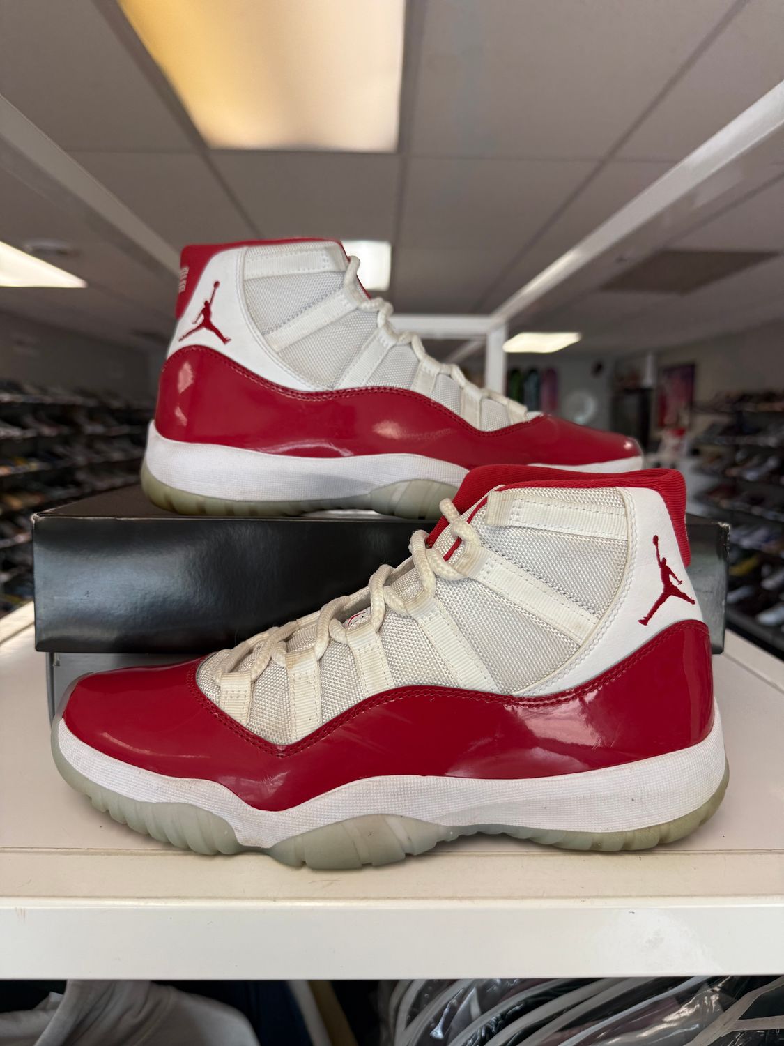 PO AIR JORDAN 11 CHERRY (2022) SIZE 9