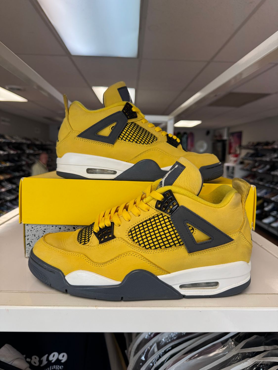 PO AIR JORDAN 4 LIGHTING (2021) SIZE 10