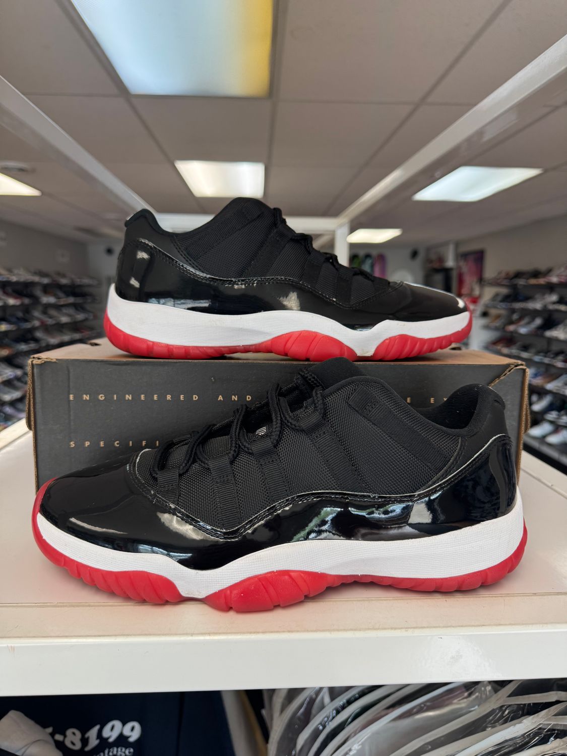 PO AIR JORDAN 11 LOW BRED (2025) SIZE 10.5