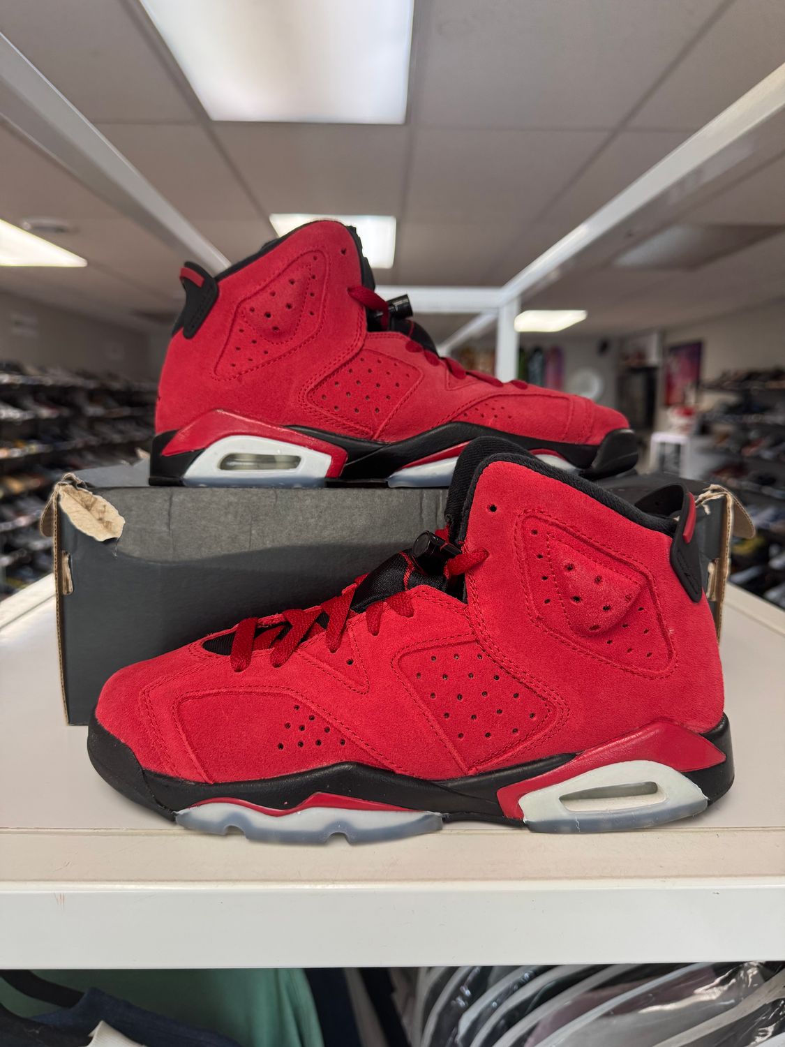 PO AIR JORDAN 6 TORO BRAVO SIZE 5.5Y
