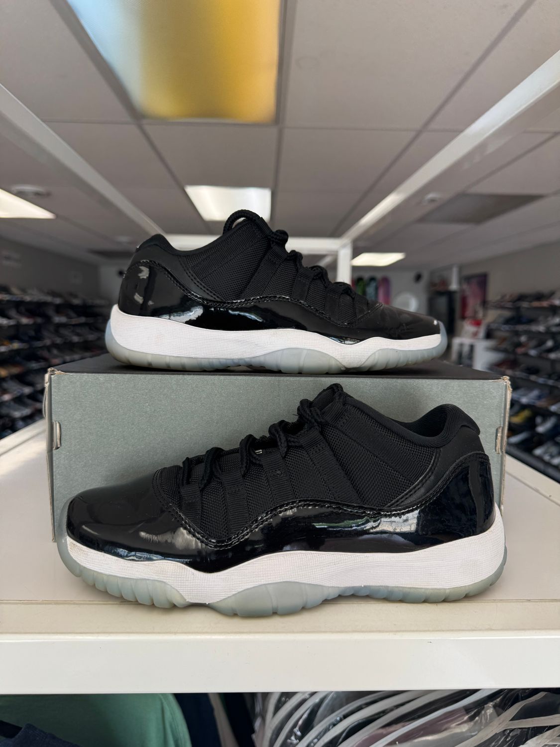 PO AIR JORDAN 11 LOW SPACE JAM SIZE 6Y