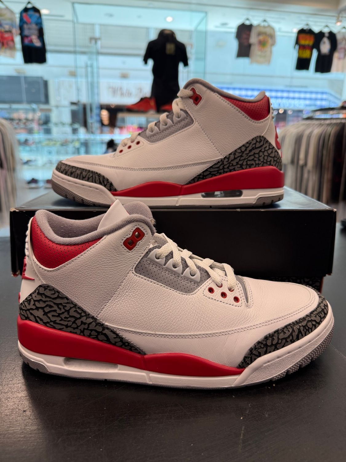 PO AIR JORDAN 3 FIRE RED SIZE 9.5