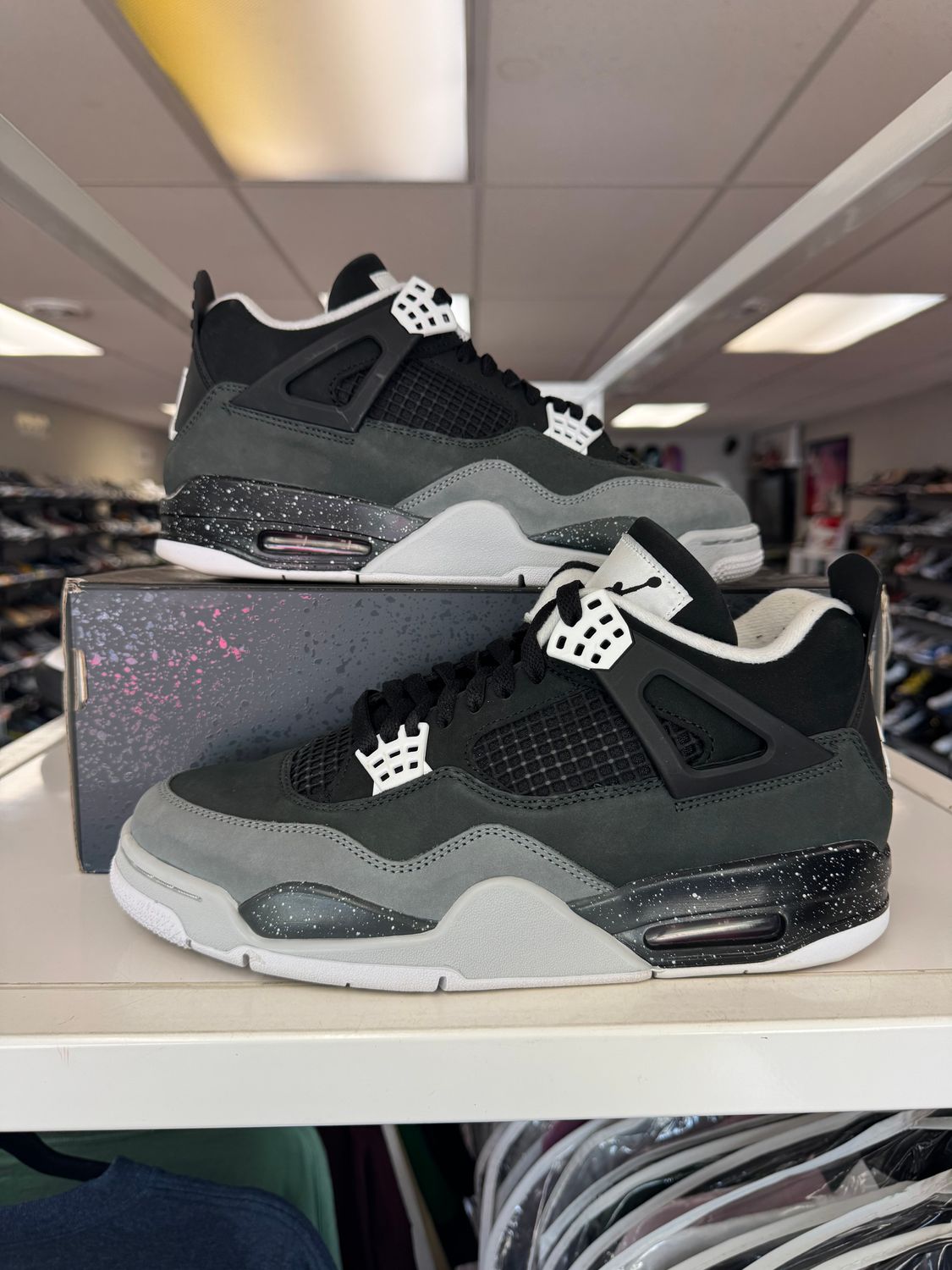 PO AIR JORDAN 4 FEAR SIZE 10