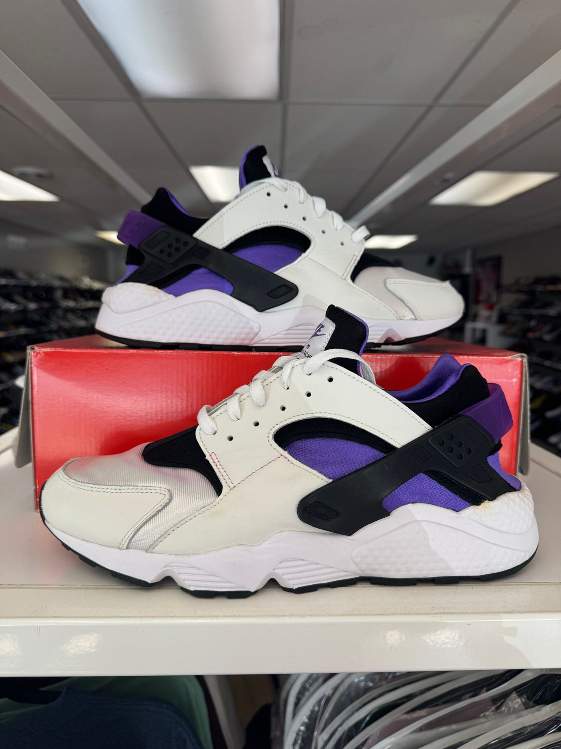 PO NIKE AIR HUARACHES HYPER GRAPE SIZE 11.5
