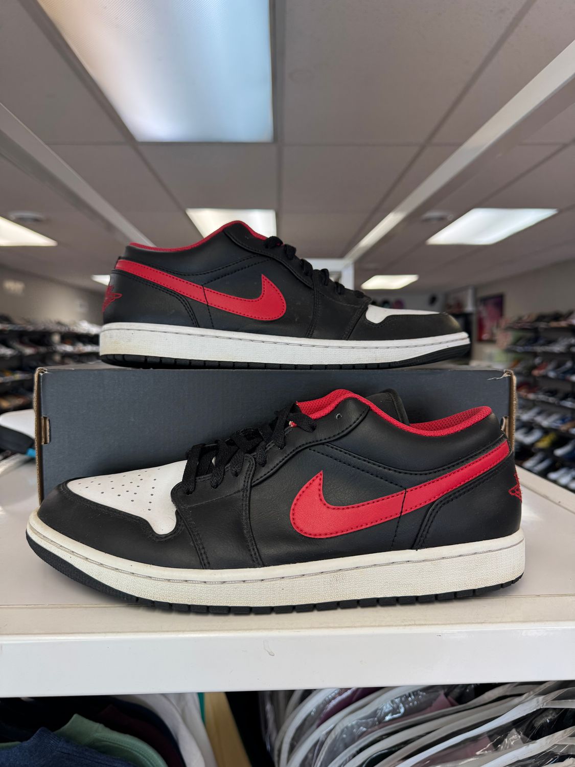 PO AIR JORDAN 1 LOW WHITE TOE SIZE 11