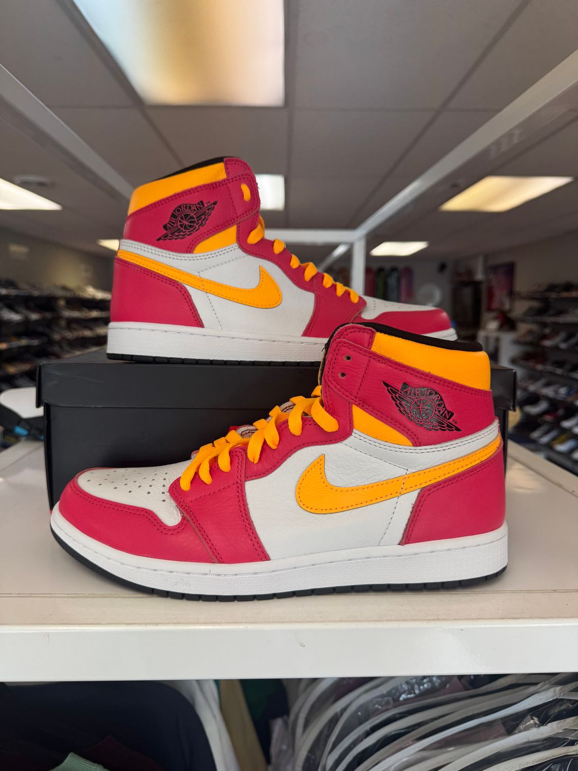 PO AIR JORDAN 1 LIGHT FUSION RED SIZE 10