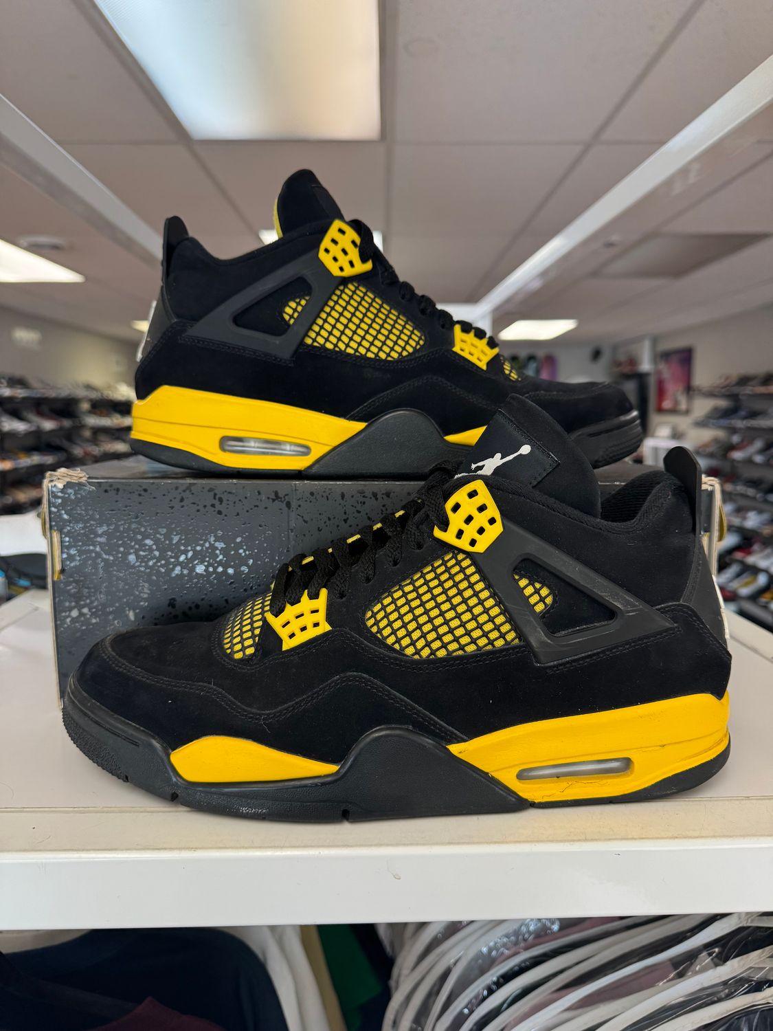 PO AIR JORDAN 4 THUNDER SIZE 11