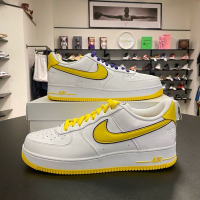 PO NIKE AIR FORCE 1 LOW RETRO QS KOBE BYRANT LAKERS HOME SIZE 14