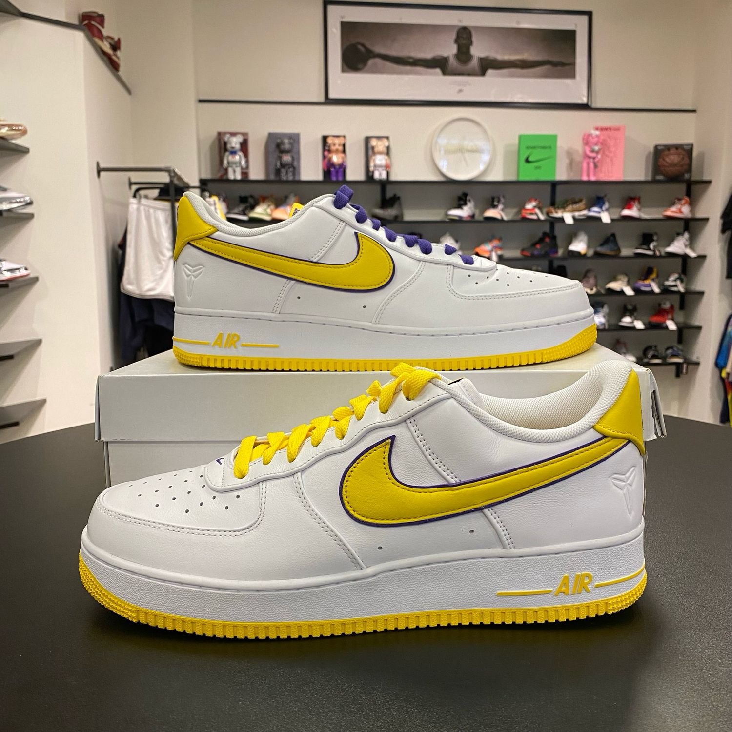 PO NIKE AIR FORCE 1 LOW RETRO QS KOBE BYRANT LAKERS HOME SIZE 14