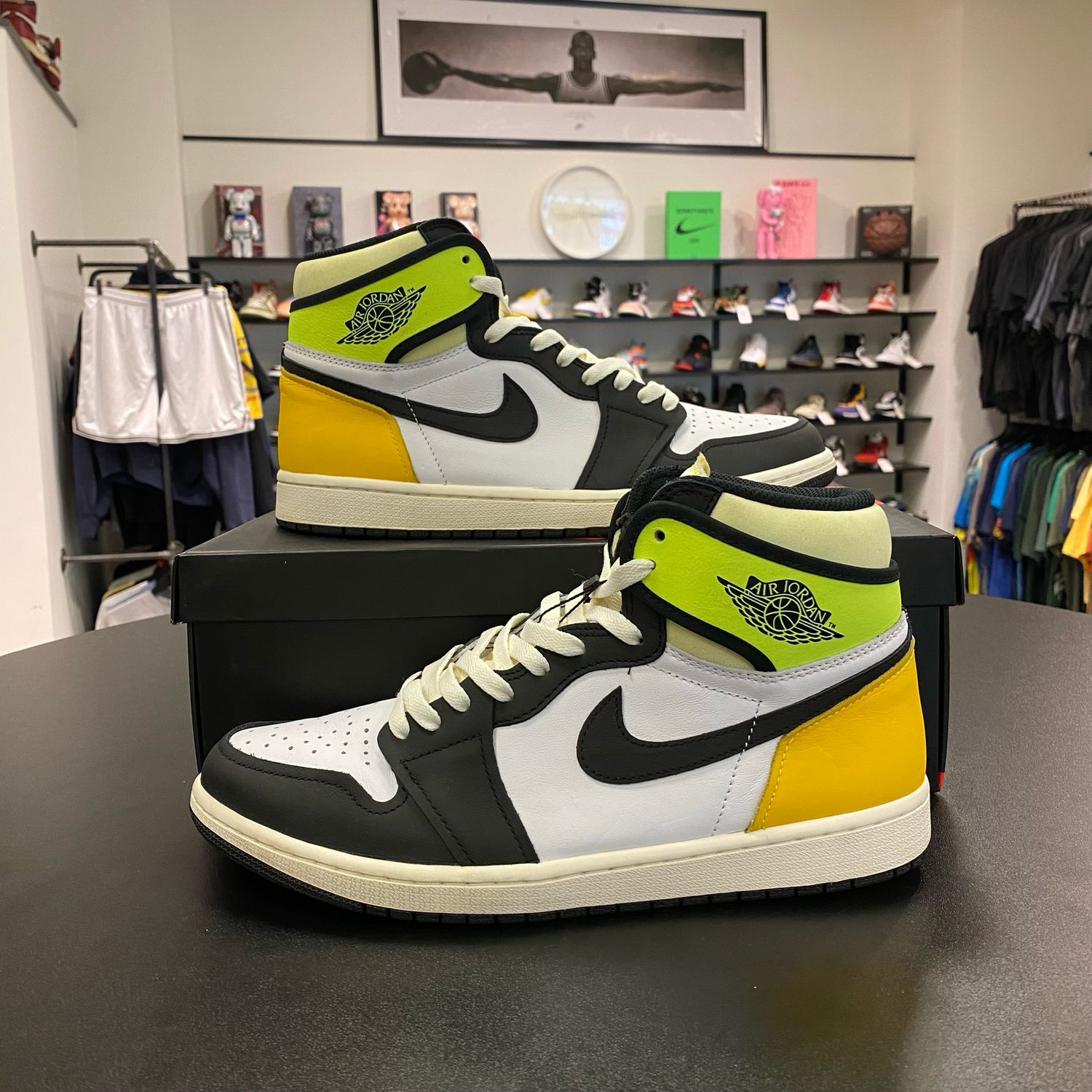 PO AIR JORDAN 1 VOLT UNIVERSITY GOLD SIZE 11