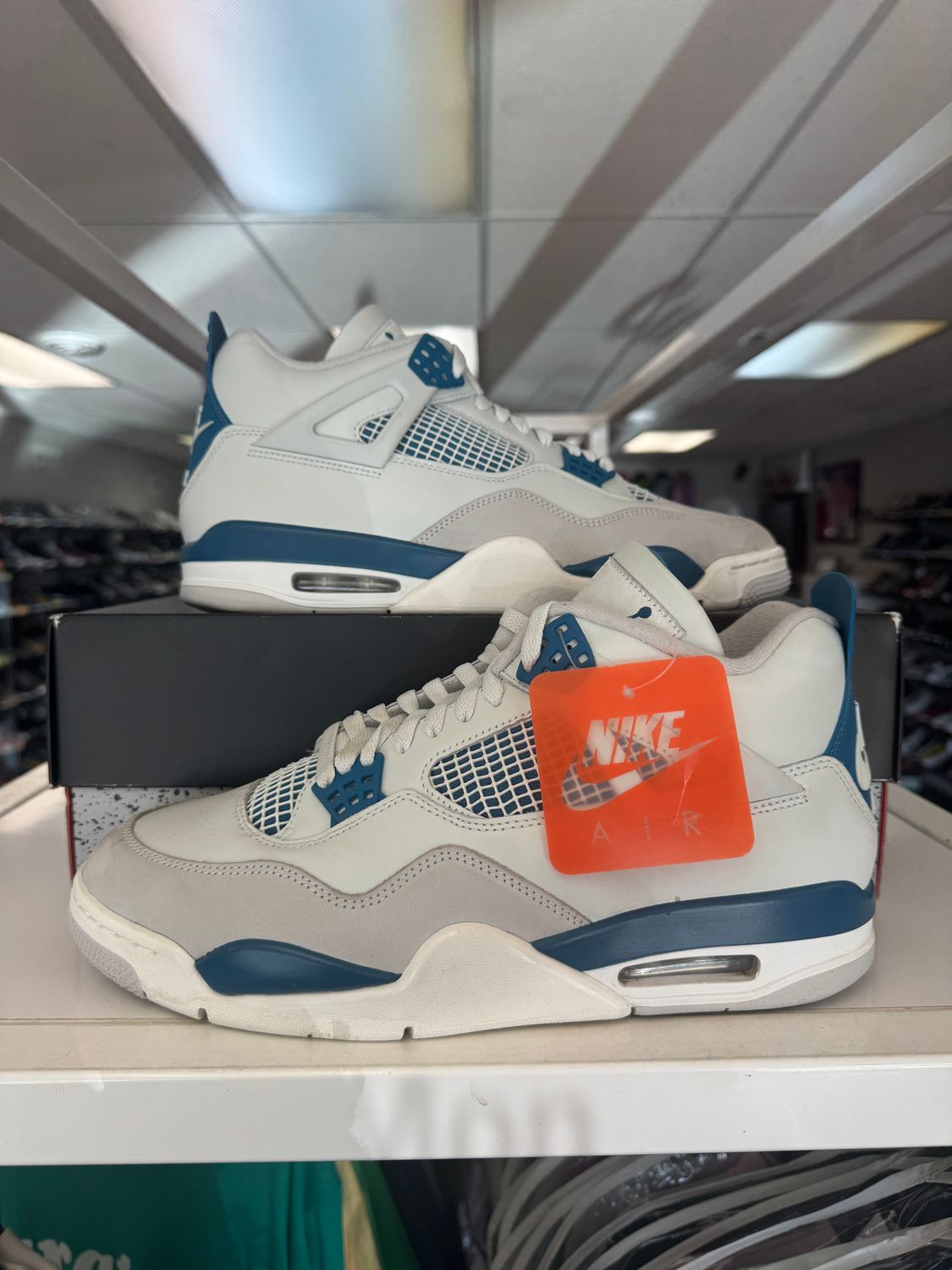PO AIR JORDAN 4 MILITARY BLUE SIZE 11.5
