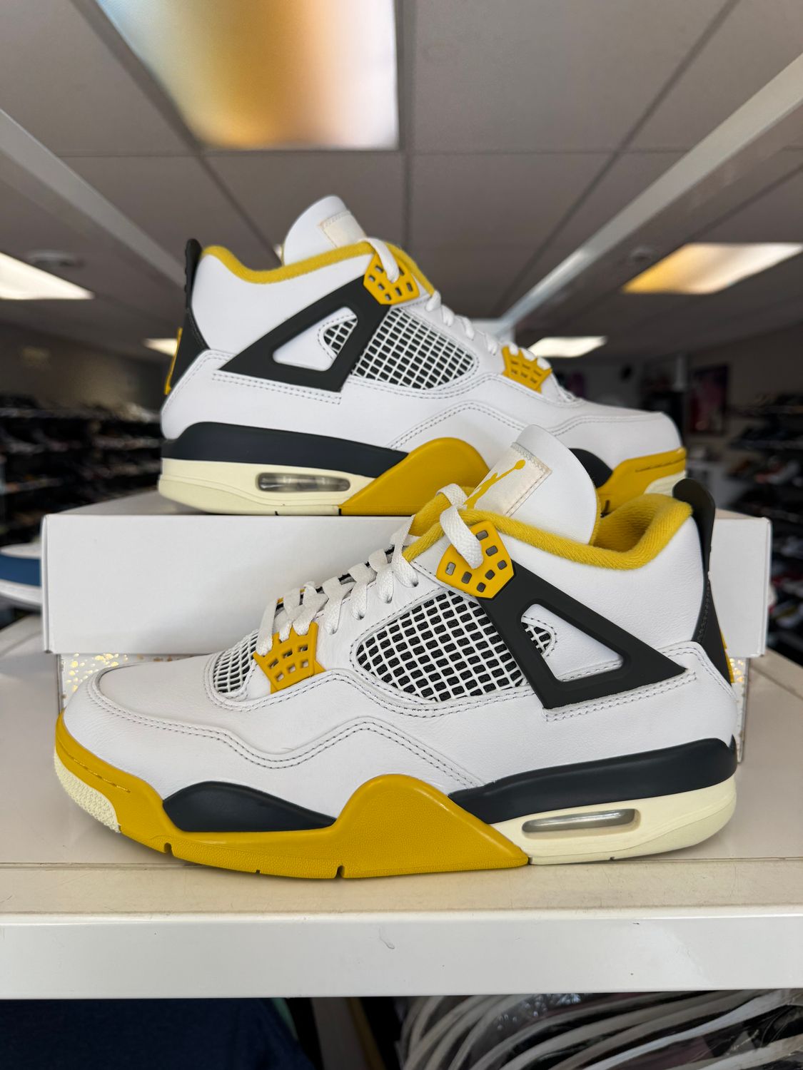 PO AIR JORDAN 4 VIVID SULFUR (WOMENS) SIZE 10.5W