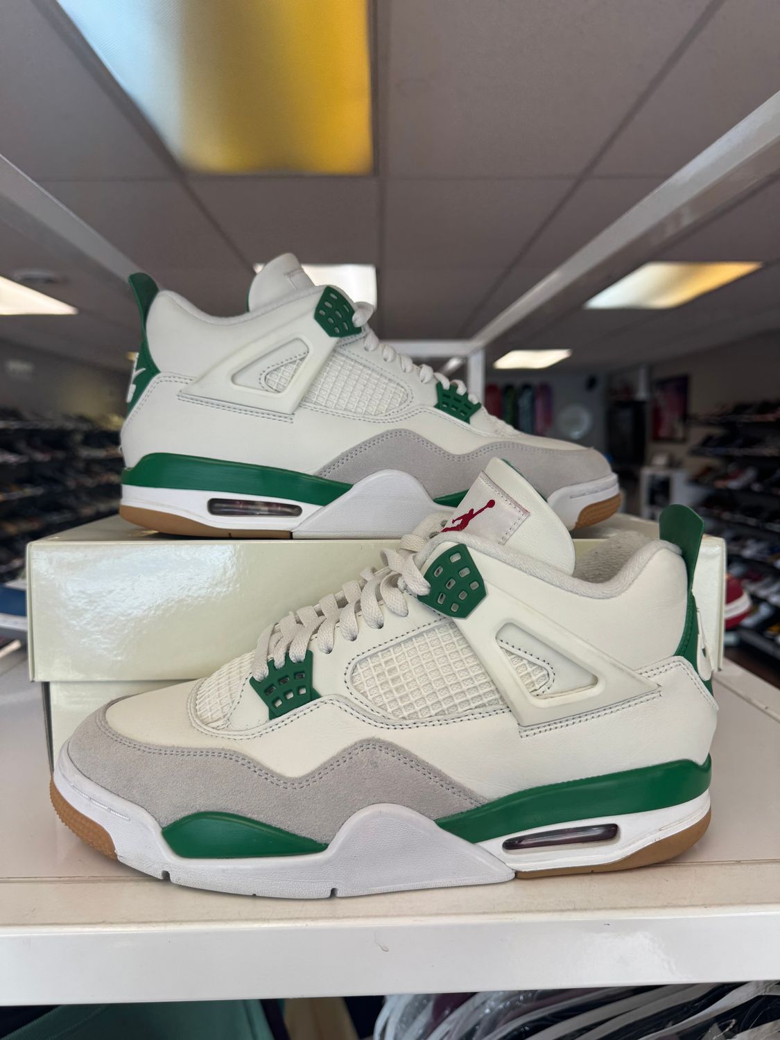 PO AIR JORDAN 4 SB PINE GREEN SIZE 10
