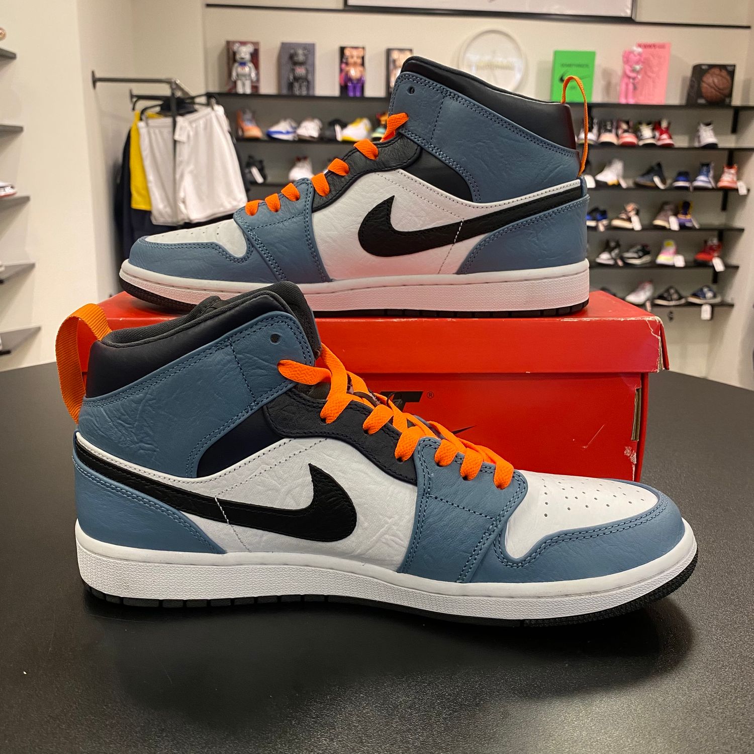 PO JORDAN 1 MID FEARLESS FACETASM SIZE 11.5