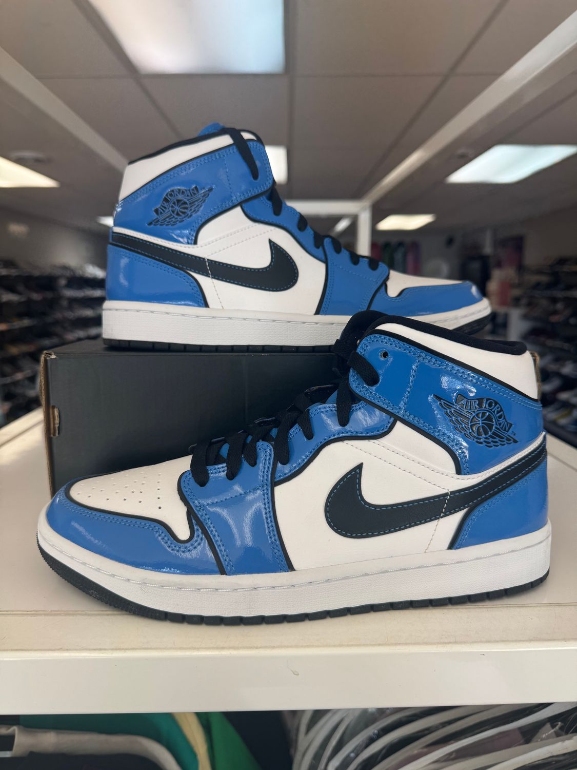 PO AIR JORDAN 1 MID SIGNAL BLUE SIZE 9
