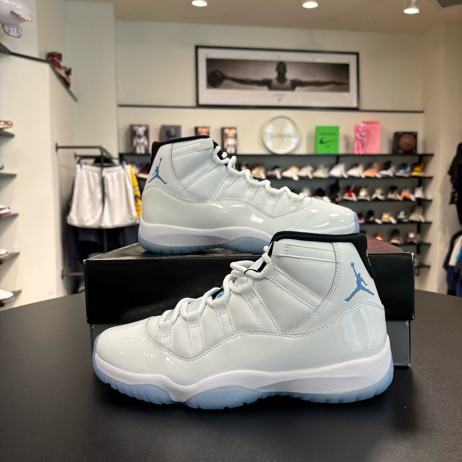 PO AIR JORDAN 11 LEGEND BLUE (2025) SIZE 10