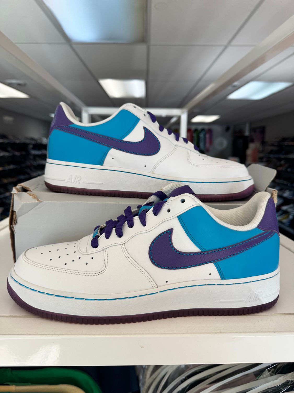 PO NIKE AIR FORCE 1 LOW &#39;07 LASER BLUE SIZE 10.5