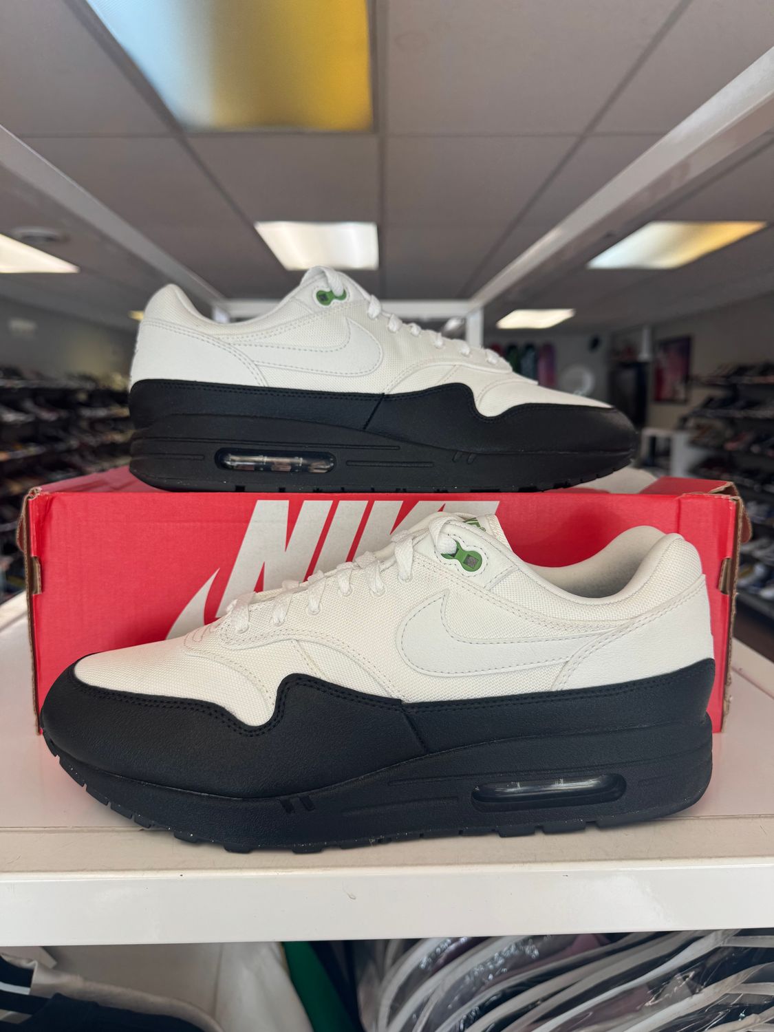 PO NIKE AIR MAX 1 WHITE BLACK CHLOROPHYLL SIZE 12