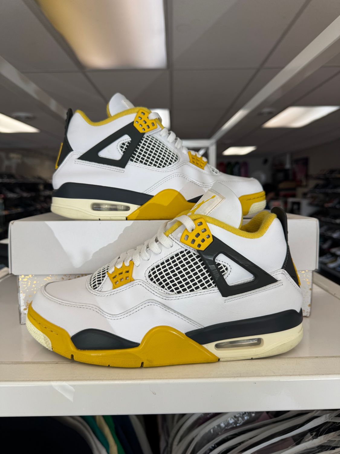 PO AIR JORDAN 4 VIVID SULFUR (WOMENS) SIZE 10W