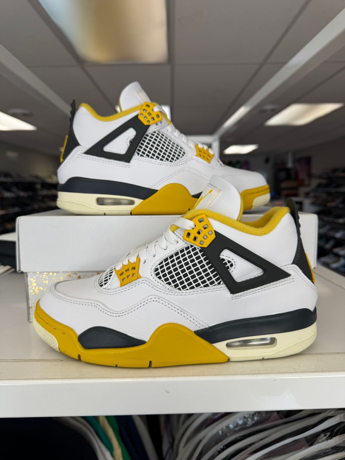 PO AIR JORDAN 4 VIVID SULFUR SIZE 8W