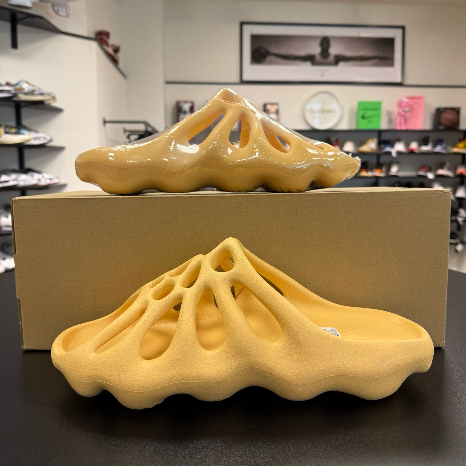 NEW ADIDAS YEEZY 450 SLIDE CREAM