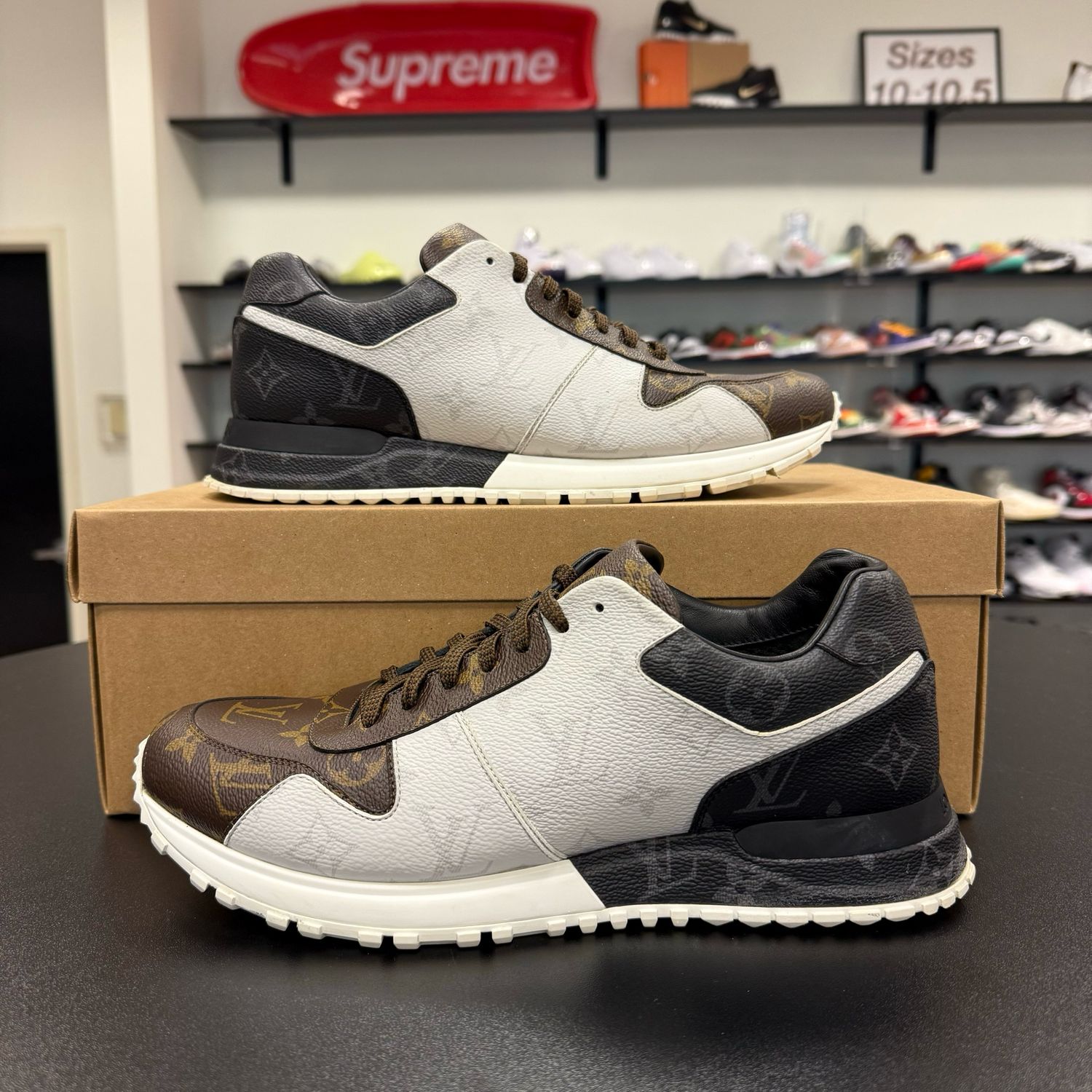PONB LV RUNAWAY TRIPLE MONOGRAM TRAINER SIZE 9