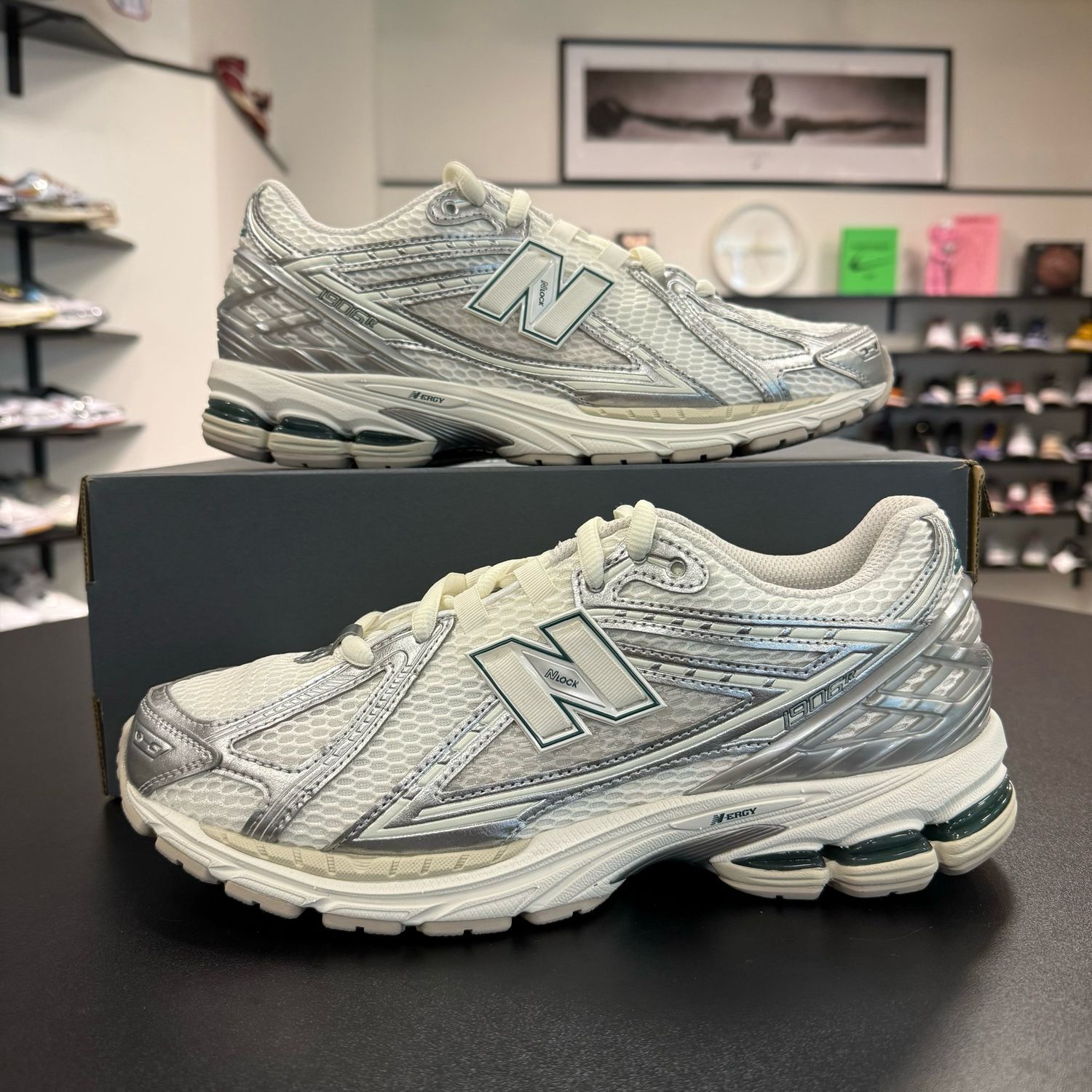 PO NEW BALANCE 1960R SILVER METALLIC SEA SALT SIZE 10