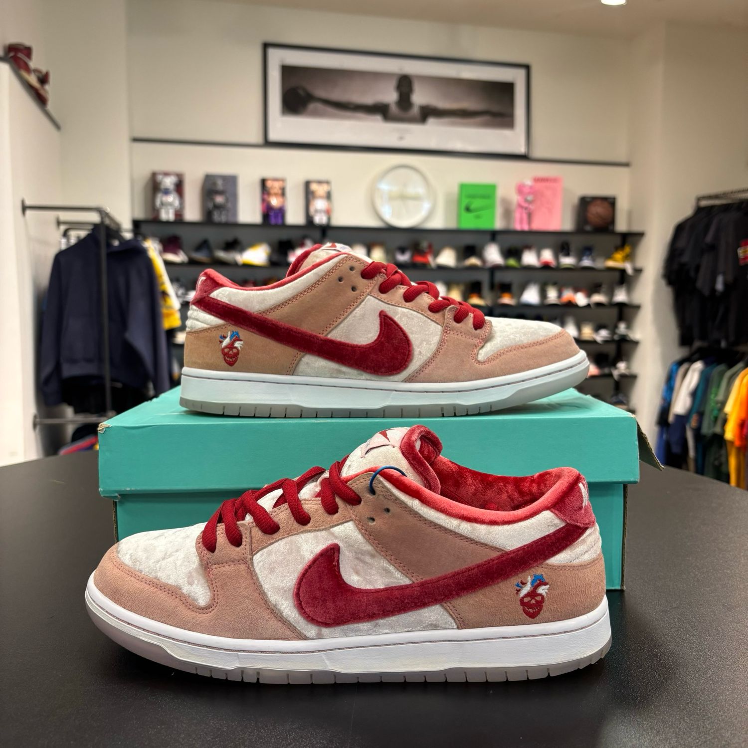 PO NIKE SB DUNK LOW STRANGELOVE SKATEBOARDS SIZE 10.5