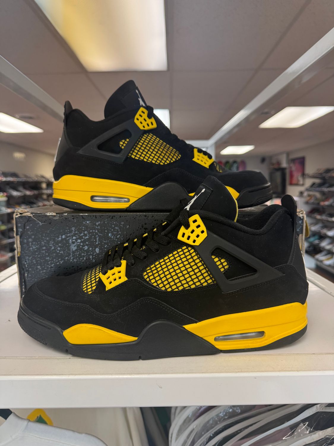 PO AIR JORDAN 4 THUNDER SIZE 13