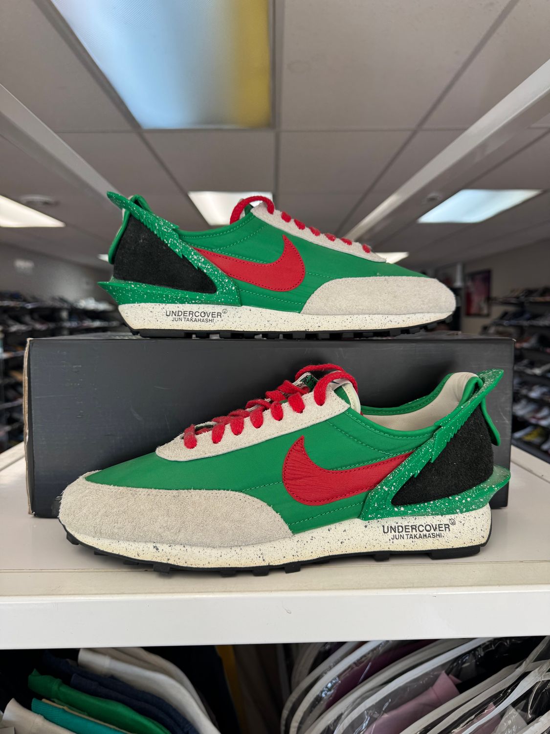 PO NIKE DAYBREAKER UNDERCOVER LUCKY GREEN RED (WOMENS) SIZE 12.5W