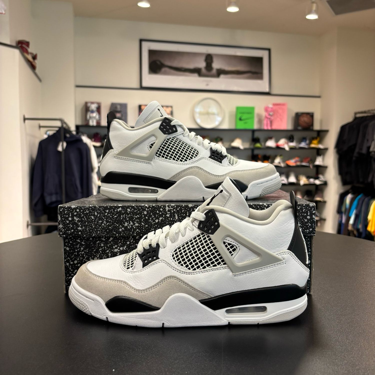 PO2 AIR JORDAN 4 MILITARY BLACK SIZE 9