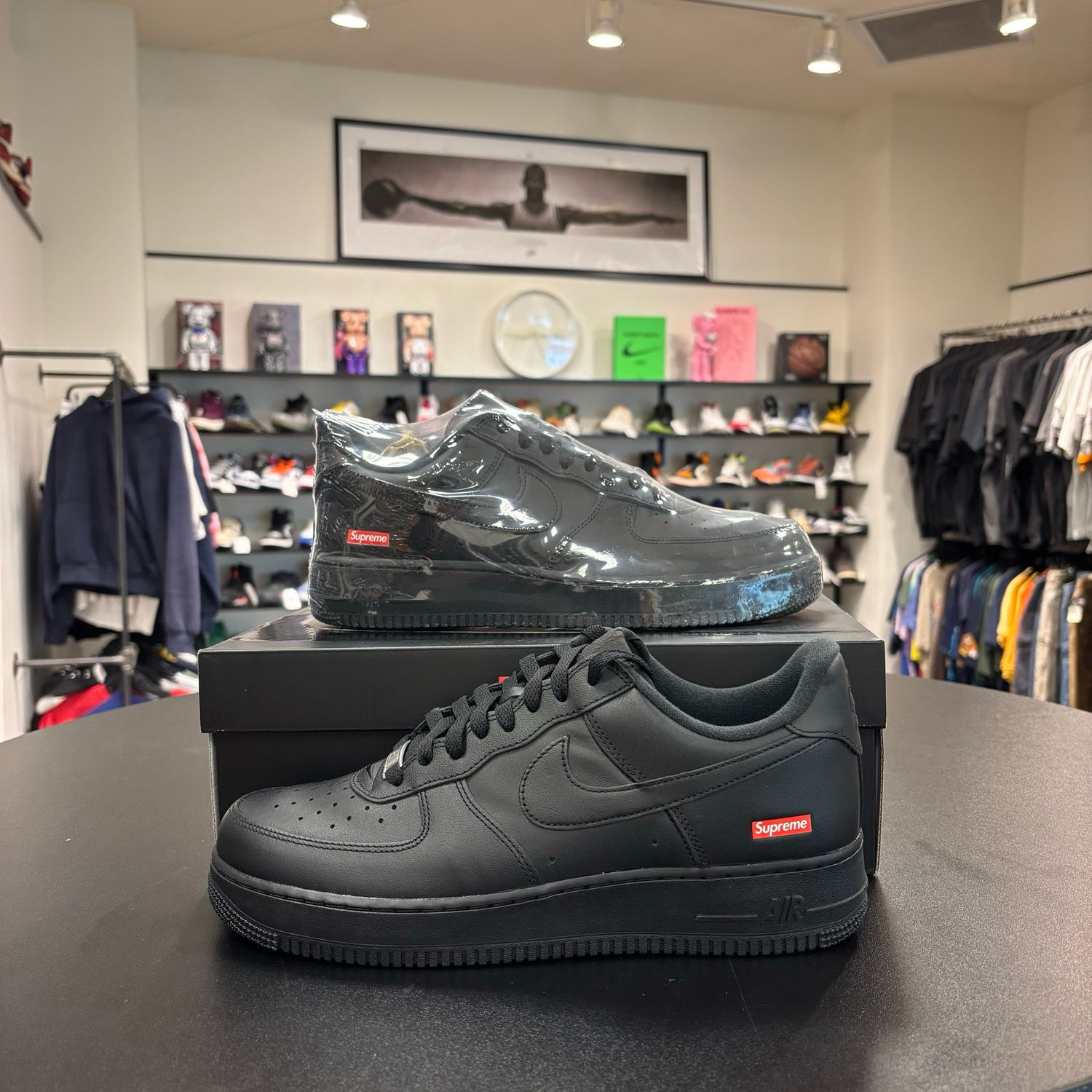 NEW NIKE AIR FORCE 1 LOW SUPREME BLACK
