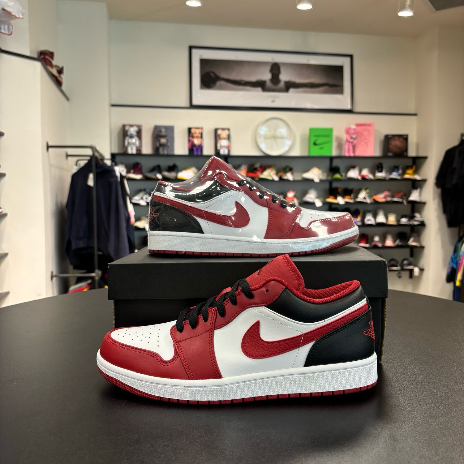 NEW AIR JORDAN 1 LOW BULLS