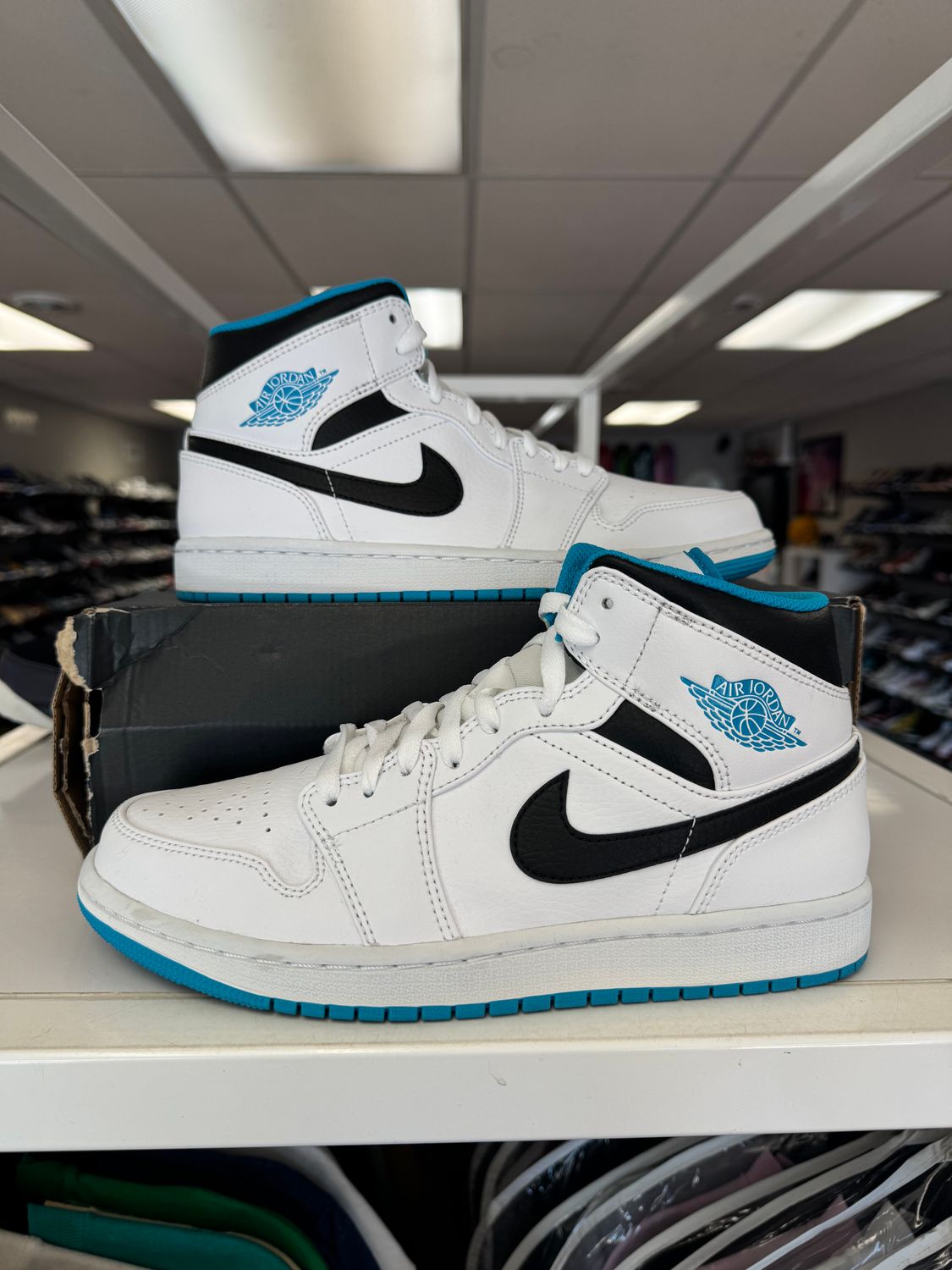 PO AIR JORDAN 1 MID LASER BLUE SIZE 8