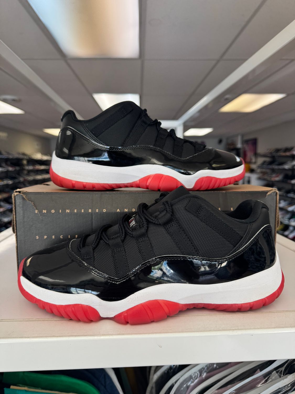 PO AIR JORDAN 11 RETRO LOW BRED (2025) SIZE 9