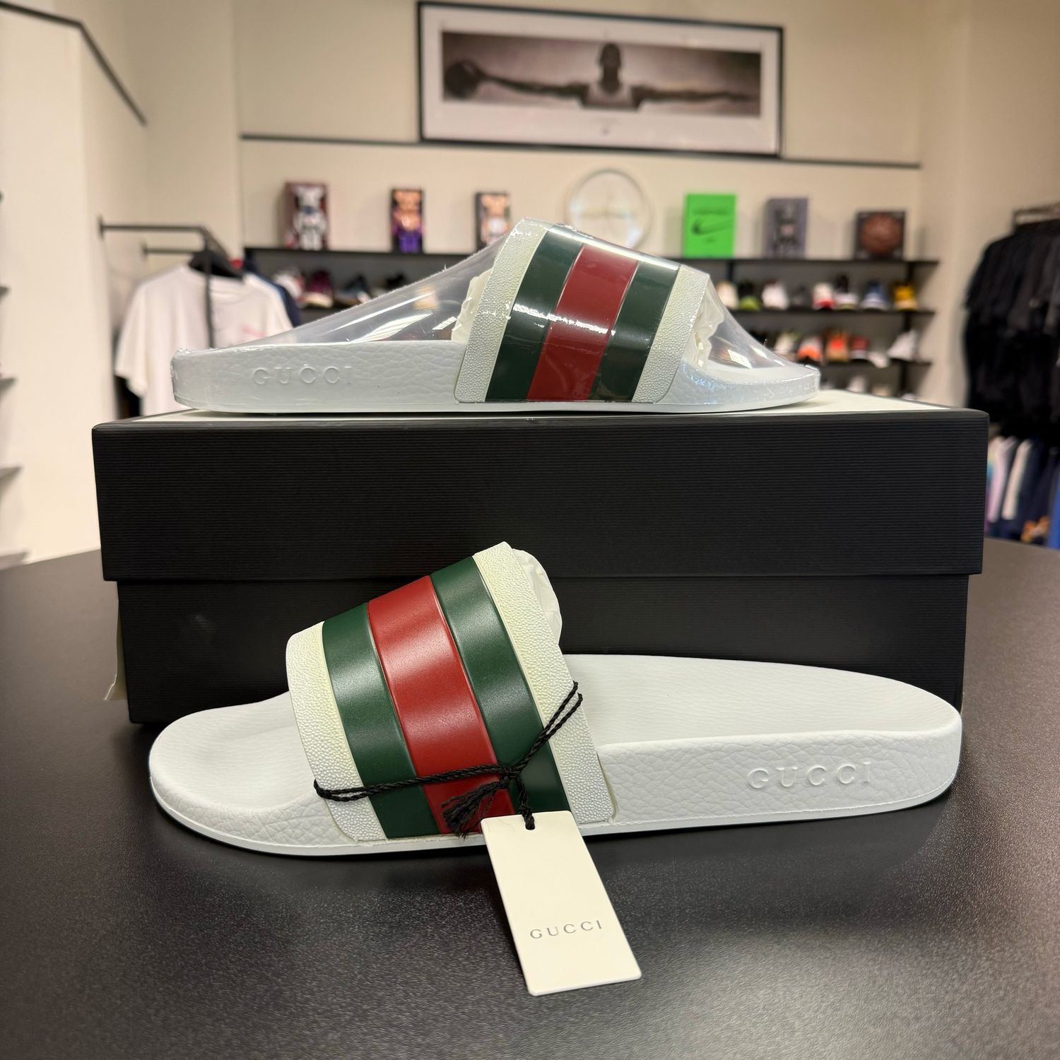 NEW GUCCI PURSUIT POOL SIDES