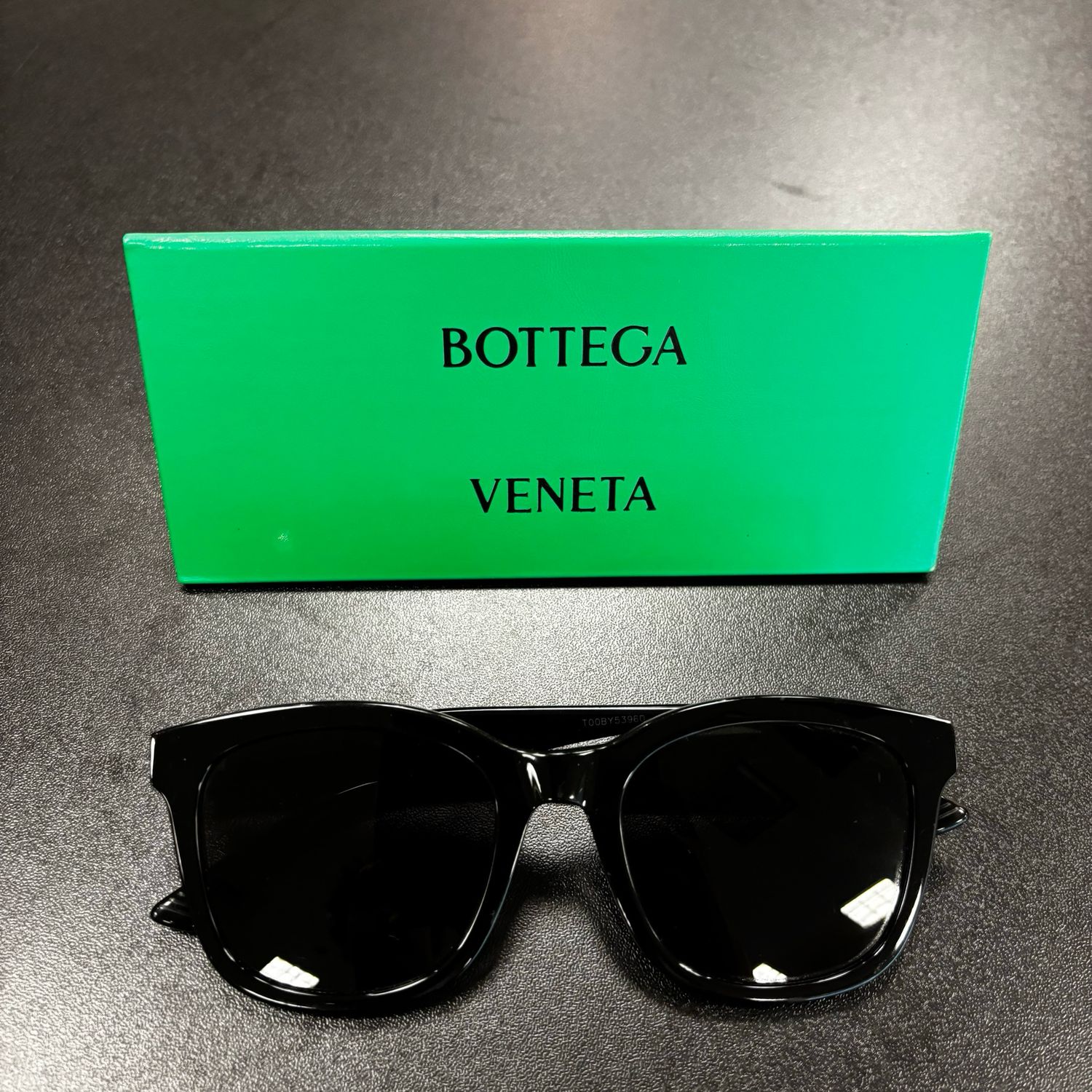 PO BOTTEGA VENETA BLACK SQUARE SUNGLASSES