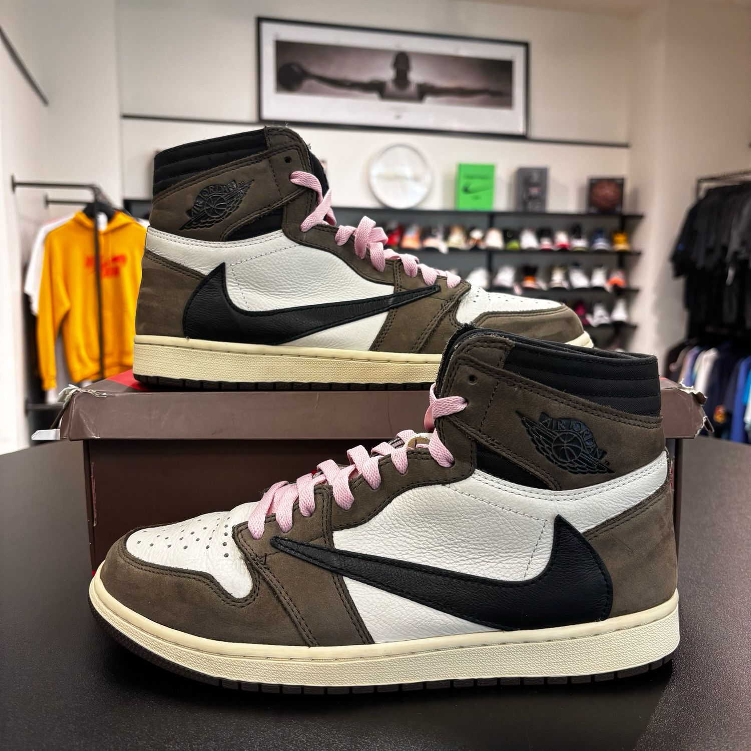 PO BC AIR JORDAN 1 HIGH TRAVIS SCOTT MOCHA SIZE 10.5