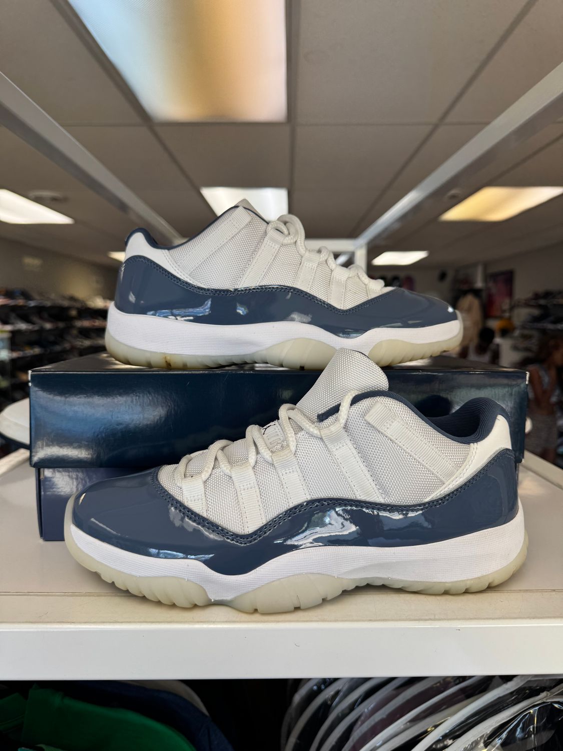 PO AIR JORDAN 11 RETRO LOW DIFFUSED BLUE SIZE 8