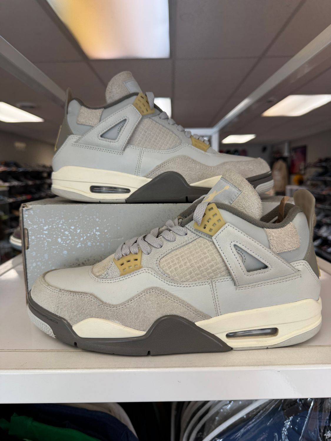 PO AIR JORDAN 4 RETRO SE CRAFT PHOTON DUST SIZE 11