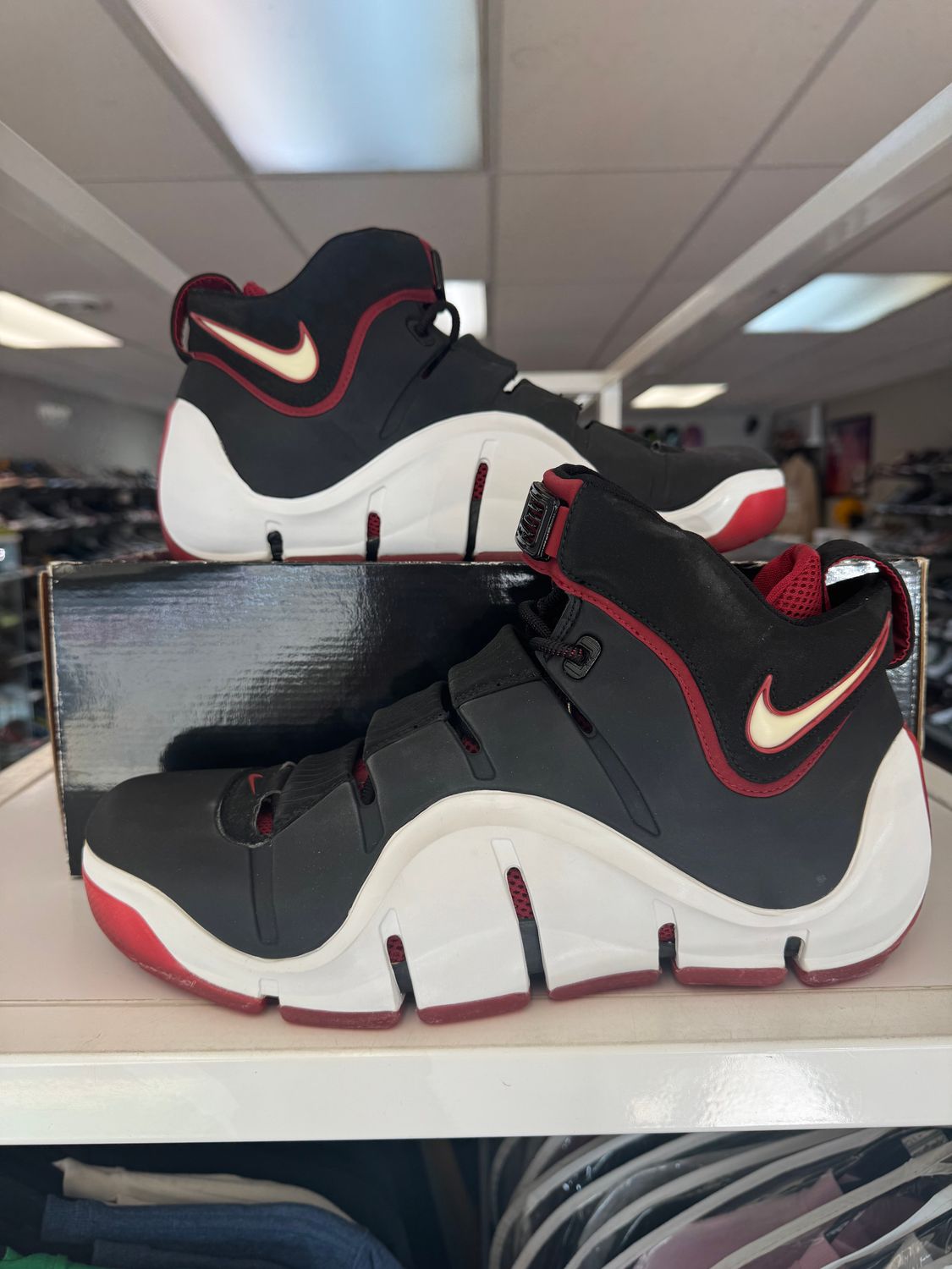 PO NIKE LEBRON 4 BLACK WHITE RED SIZE 12
