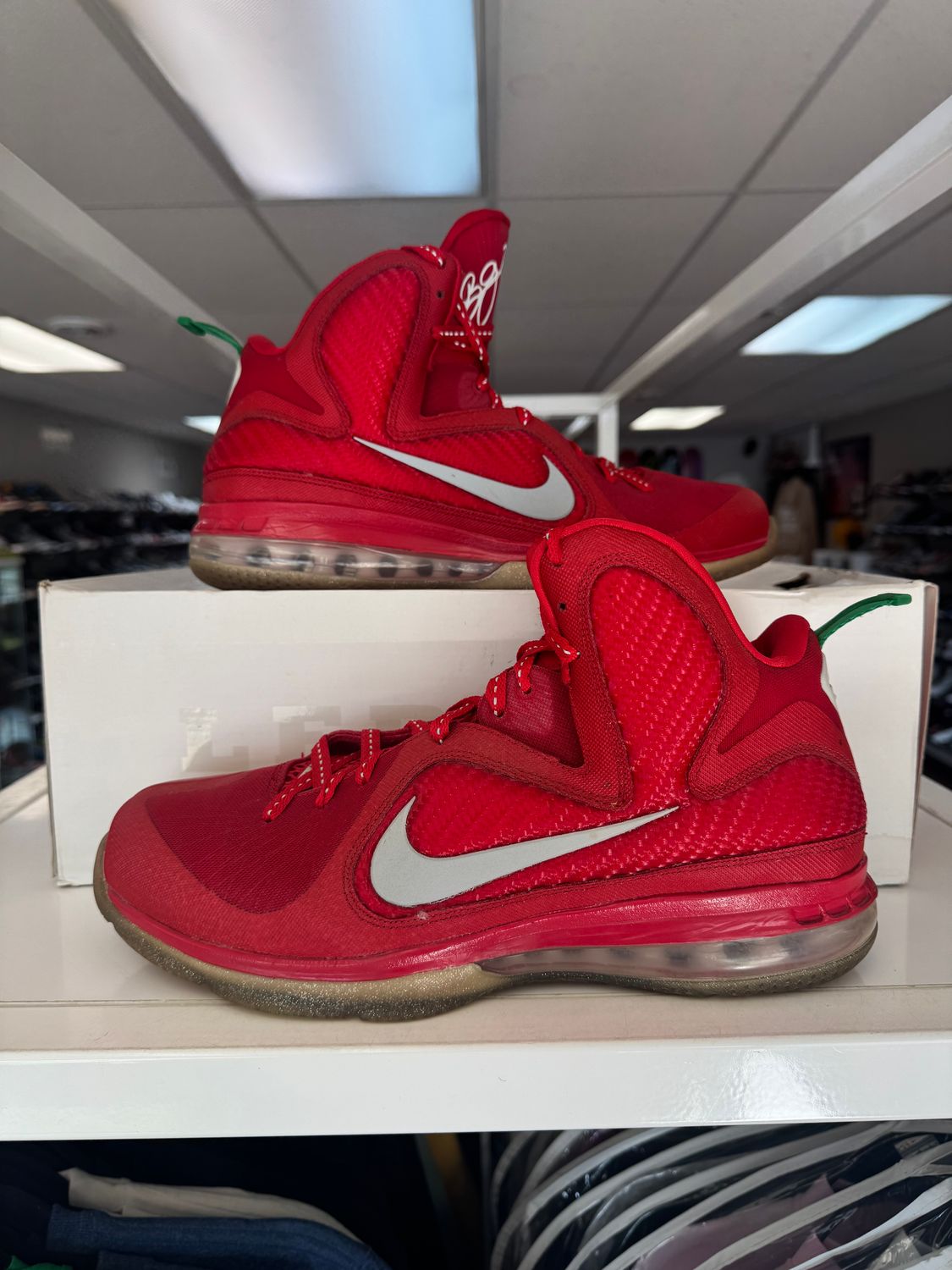 PO NIKE LEBRON 9 CHRISTMAS SIZE 11.5