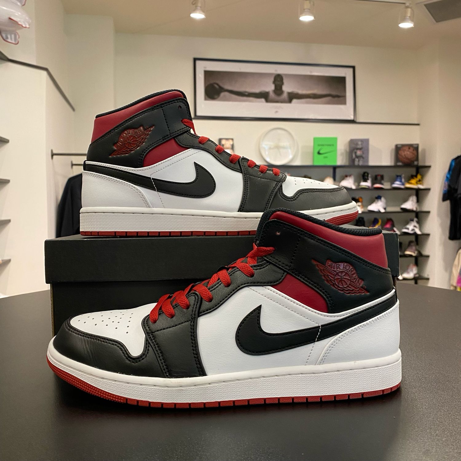 PO AIR JORDAN 1 MID GYM RED BLACK TOE SIZE 11