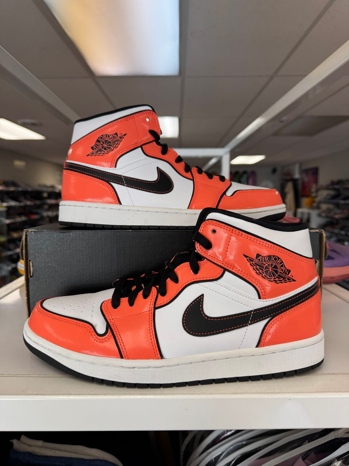 PO AIR JORDAN 1 MID SE TURF ORANGE SIZE 10