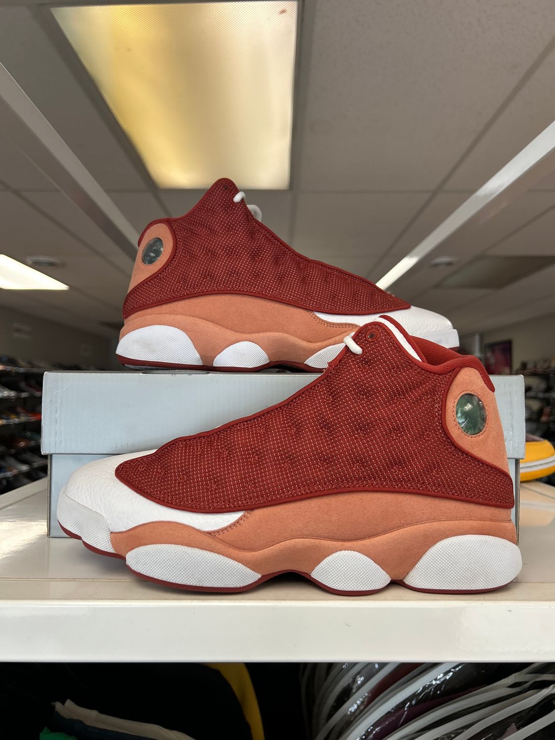 PO AIR JORDAN 13 RETRO DUNE RED SIZE 8.5