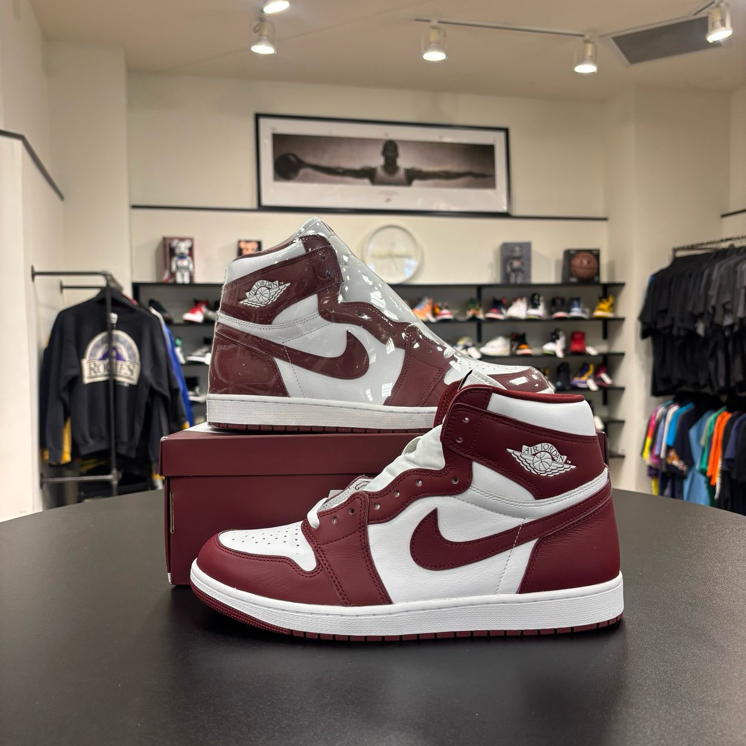 NEW JORDAN 1 RETRO HIGH OG ARTISANAL TEAM RED