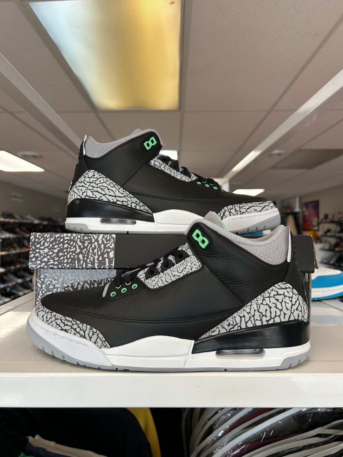 PO AIR JORDAN 3 RETRO GREEN GLOW SIZE 10
