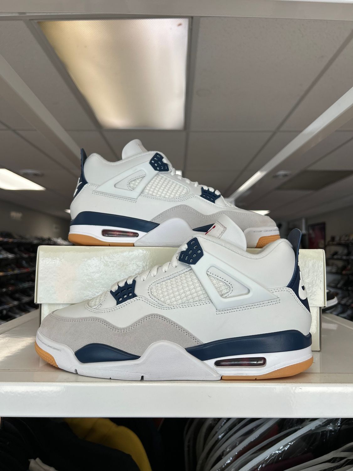 PO AIR JORDAN 4 SB NAVY SIZE 10