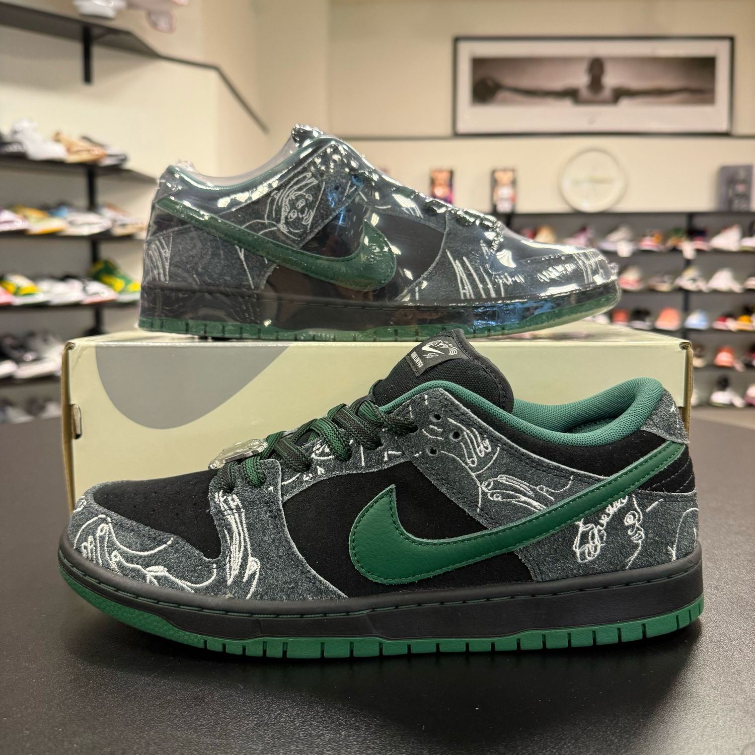 NEW NIKE SB DUNK LOW THERE SKATEBOARDS