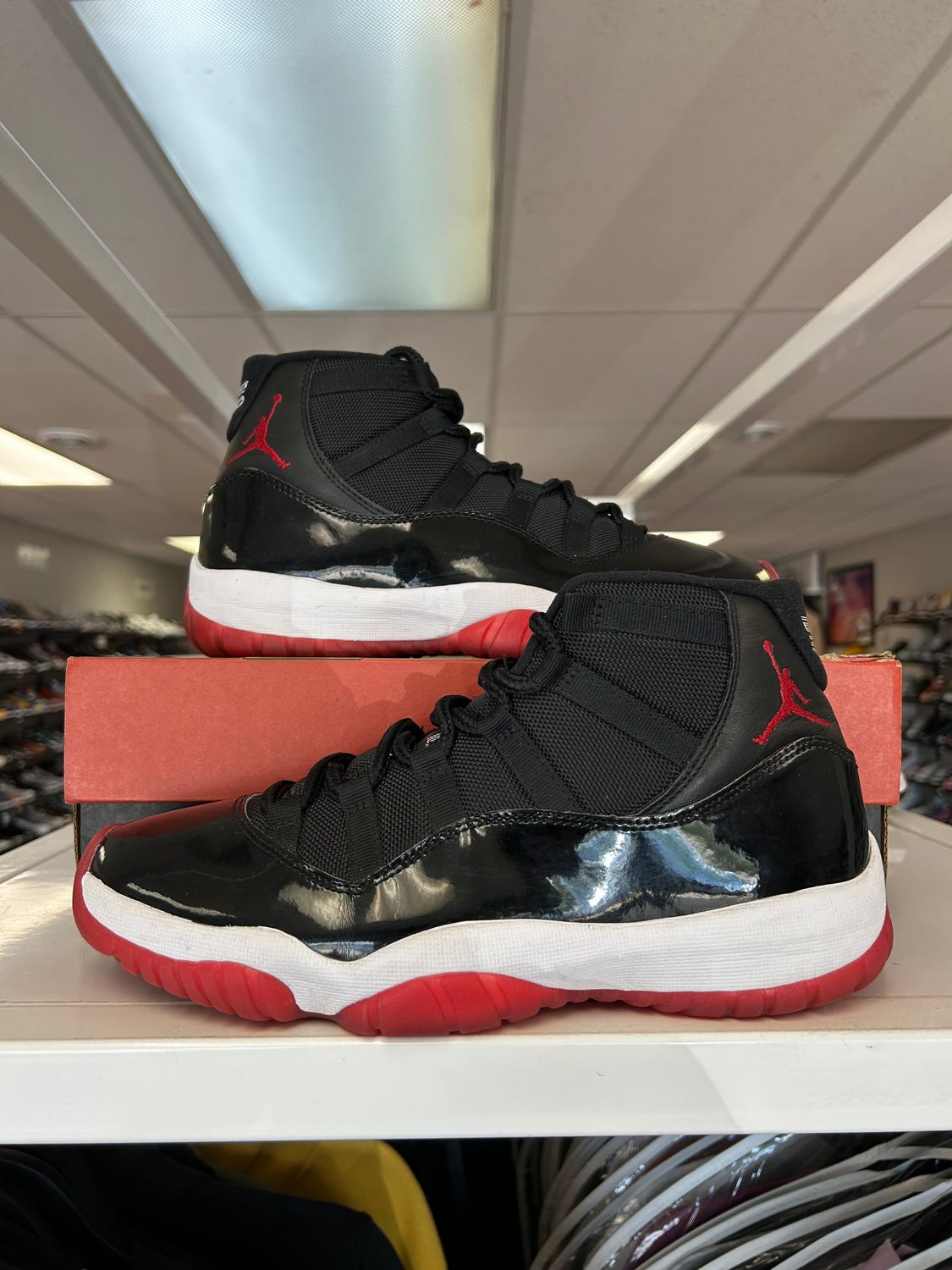 PO AIR JORDAN 11 RETRO PLAYOFF BRED (2019) SIZE 9